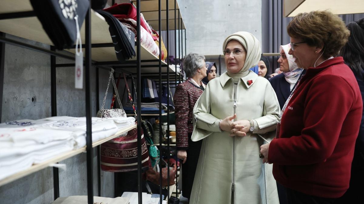 Emine Erdoğan, TOGEM-DER'in 'Artsın Eksilmesin Dönüşüm Pazarı'nın açılışına katıldı