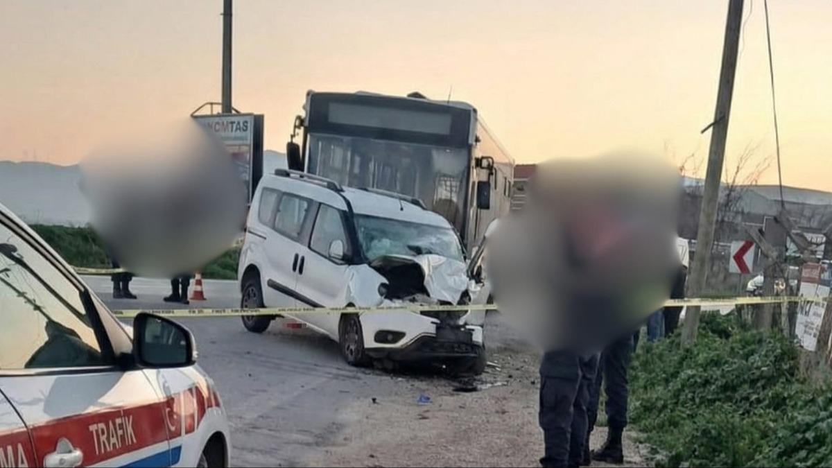 İzmir'de belediye otobüsü ile araç kafa kafaya çarpıştı: 1 ölü, 2 yaralı