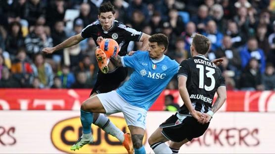 Napoli liderlik f�rsat�n� ka��rd�