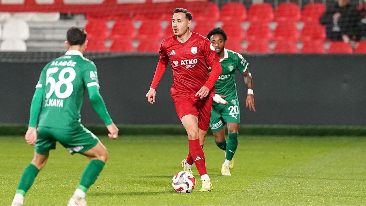 Pendikspor evinde tak�ld�