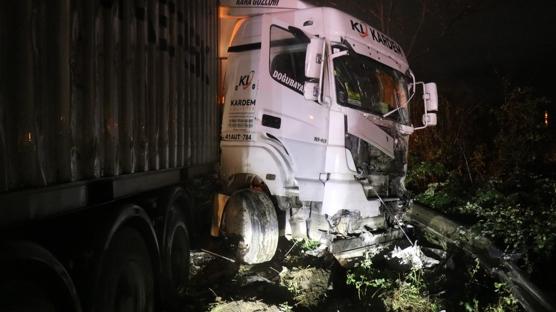 Sakarya'da 6 araç birbirine girdi: 12 kişi yaralandı