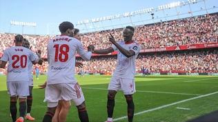 Sevilla, sahasında farklı kazandı