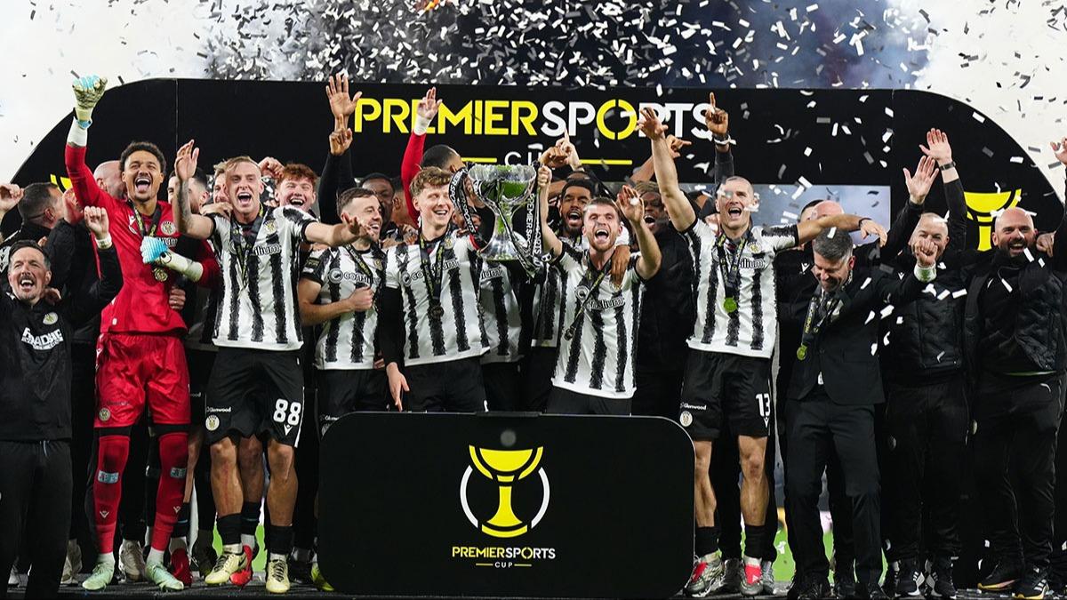 St. Mirren, Celtic'i devirip kupaya uzand�