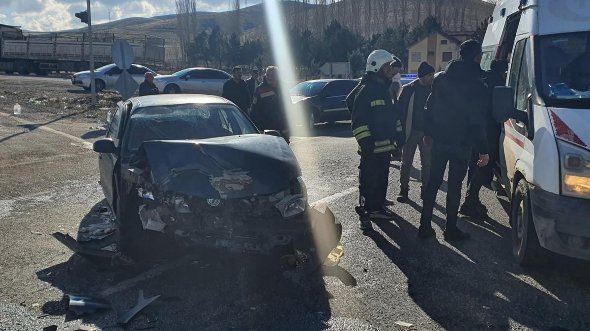 Yozgat'ta otomobil ile kamyon arpt: Yarallar var
