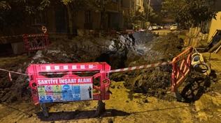 Avc�lar'da yol ��kt�... 1 i��i g���k alt�nda kald�