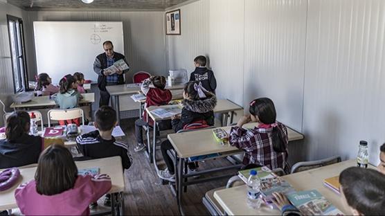 'Depremzede retmenler tahliye ediliyor' yalanna cevap! ddialar kantlarla rtld