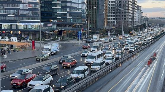 stanbul'da pazartesi trafii ilesi: Younluk yzde 80'e dayand