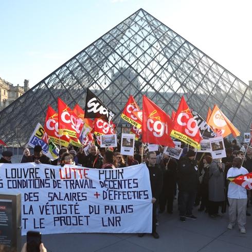 Louvre M�zesi'nde grev krizi: Ziyarete kapat�ld�