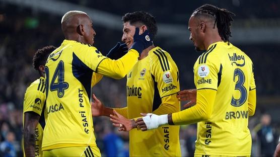 Fenerbah�e ilk yar�da fi�i �ekti