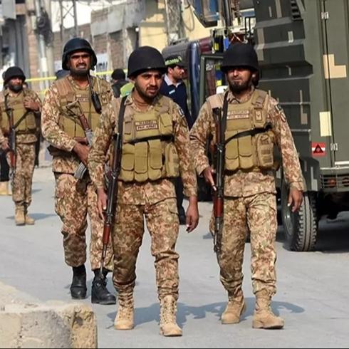 Pakistan'dan 2 farkl� operasyon: 13 militan etkisiz hale getirildi