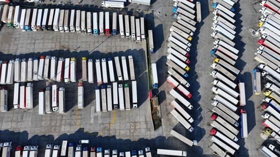 Yunanistan'daki grev s�n�r kap�lar�n� t�kad�: TIR kuyruklar� olu�tu