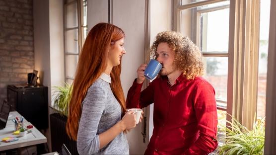 Arkada��n�z sizi ger�ekten dinliyor mu? G�z k�rpma h�z� dinleme dikkatini ortaya ��kar�yor...