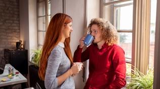 Arkadaşınız sizi gerçekten dinliyor mu? Göz kırpma hızı dinleme dikkatini ortaya çıkarıyor...