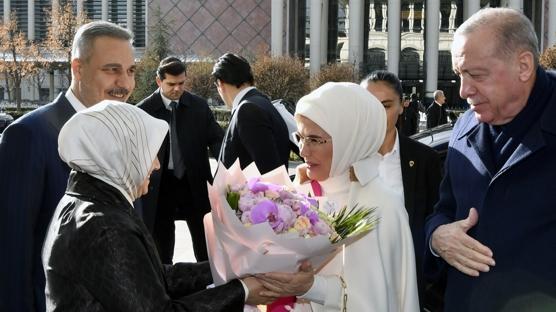 Cumhurba�kan� Erdo�an, B�y�kel�iler Konferans�'na e�i Emine Erdo�an ile kat�ld�