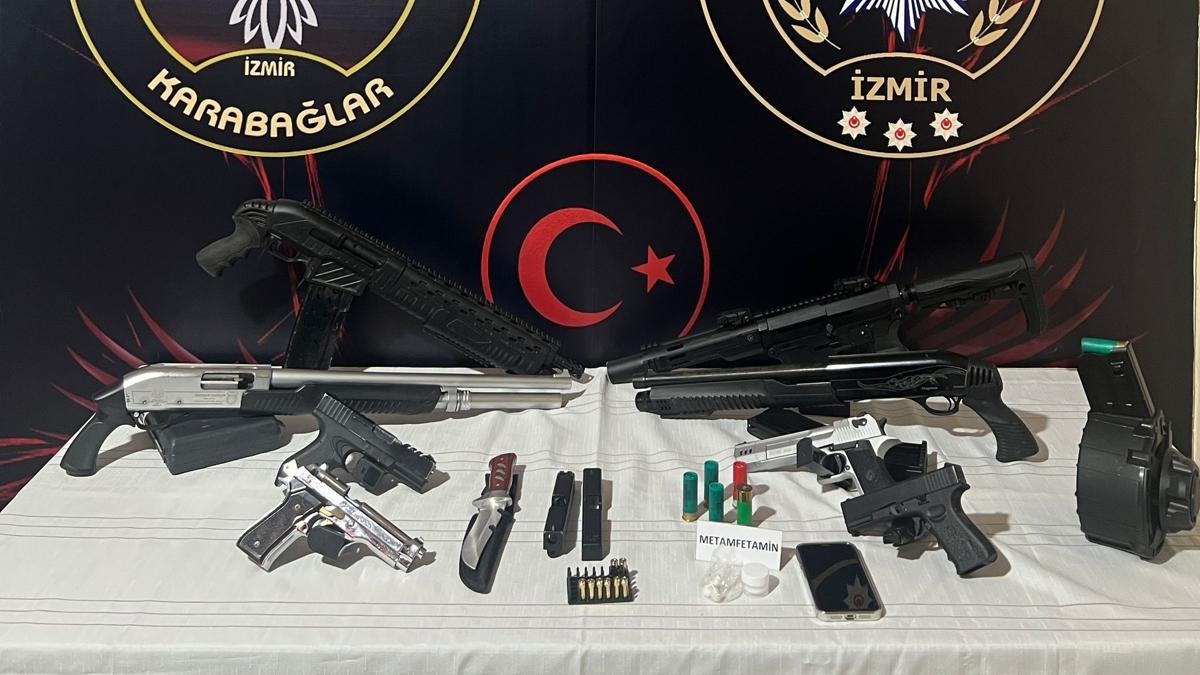 Evden cephanelik ��kt�: ��pheliler g�zalt�nda