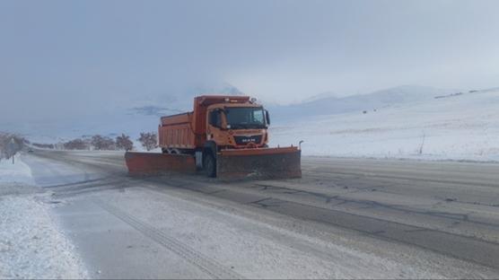 Van'da kış sert başladı: 90 yerleşim yeri ulaşıma kapalı