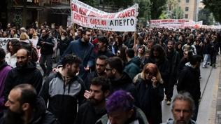 Yunanistan'da protesto fırtınası! Çiftçilerden sonra memurlar da grevde