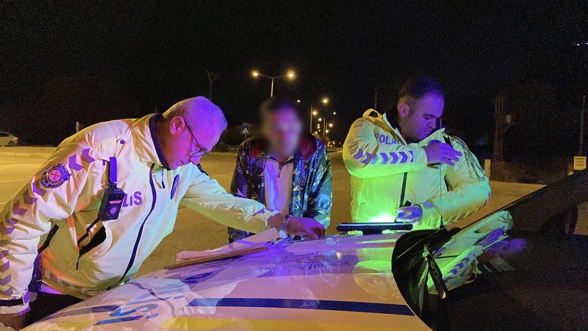 Alkoll� s�r�c� dakikalarca dil d�kt�