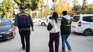 Ev soyguncular� polisten ka�amad�