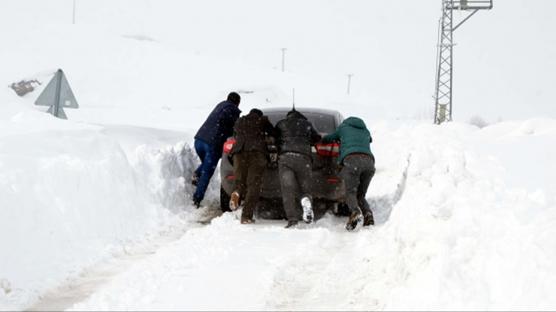 �ki ilde kar ya���� ula��m� vurdu: 70 yerle�im yolu kapand�