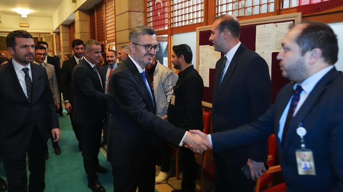 İletişim Başkanı Duran, parlamento muhabirlerini ziyaret etti