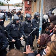 �spanya'da g��men skandal�: Zorla ��kar�ld�lar