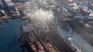 Tuzla'da tersanede yangın! Alevler gemiyi sardı