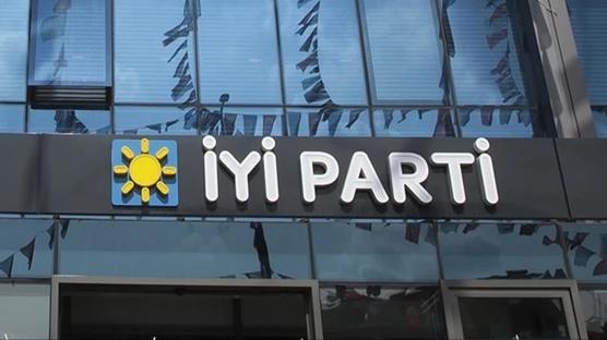 Adana'da �Y� Parti y�netiminde deprem: 5 il�e ba�kan� istifa etti