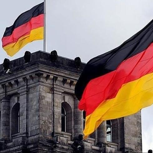 Almanya silahlanma kart�n� a�t�: 50 milyar avroluk dev paket