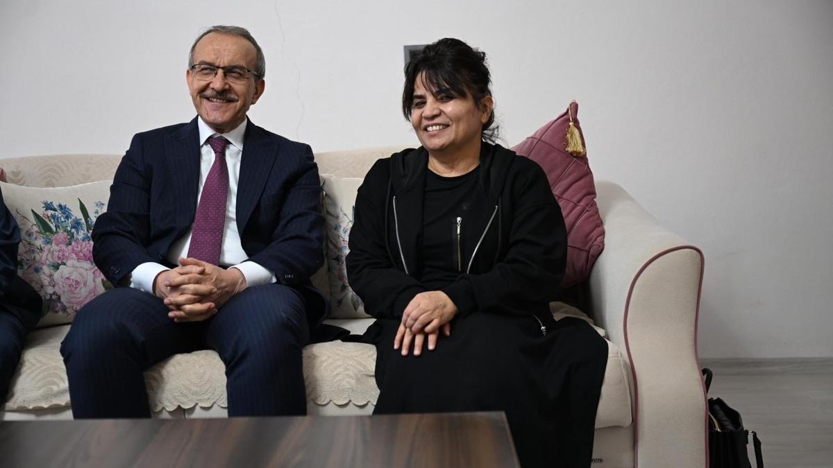 Asr�n felaketinin yaralar� sar�l�yor: Vali Yavuz'dan depremzedelere ziyaret