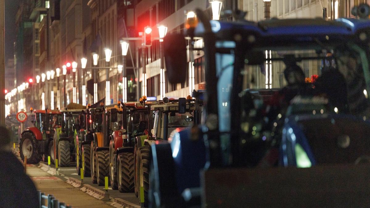 Çiftçilerden AB liderlerine traktörlü protesto