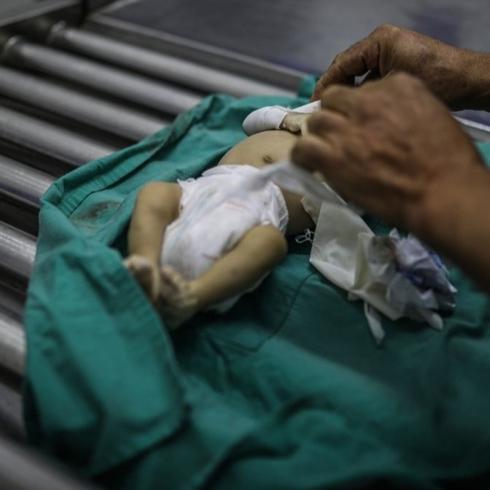 Gazze'de insanlık dramı... Bir aylık bebek soğuğa yenildi