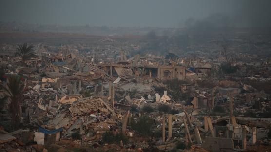 Soykırımcı İsrail'den Gazze'ye saldırı: Bölgeden dumanlar yükseldi