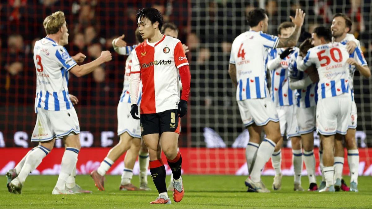 Taraftarlardan tepki yağdı! Robin van Persie tribüne gitti