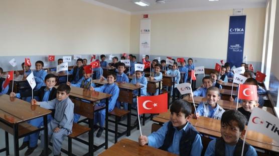 TİKA, Afganistan'da umut inşa ediyor! Türkiye'nin desteğiyle 30 bin öğrenci okula kavuştu