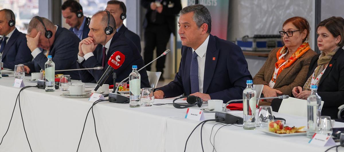 T�rkiye'yi yurt d���na �ikayet eden �zg�r �zel'e tepki ya�d�: �ok k�t� bir sicil