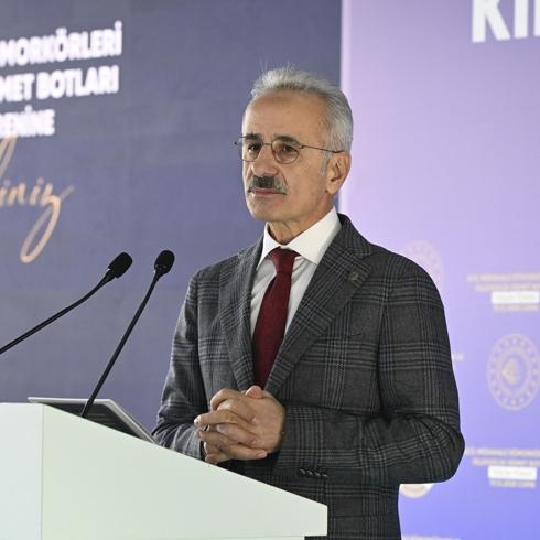 Bakan Uralo�lu: T�rkiye, denizcilikte b�lgesel bir g�� olman�n �tesine ge�erek k�resel �l�ekte iddias�n� b�y�t�yor