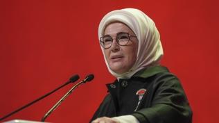 Emine Erdo�an'dan ba��ml�l�kla m�cadele mesaj�: Tolerans g�sterilmemesi gereken bir tehdit