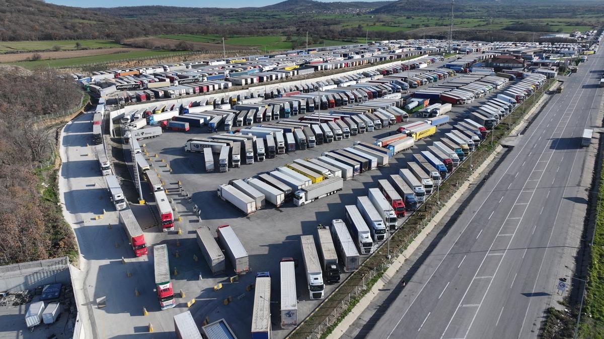 Kom�udaki grev s�n�r kap�lar�n� t�kad�