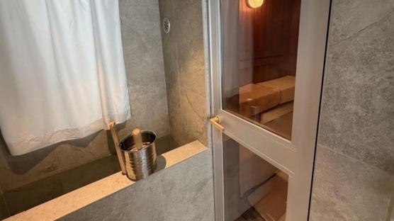 Korku filmlerini aratmayan facia! Sauna yang�n� sonlar� oldu