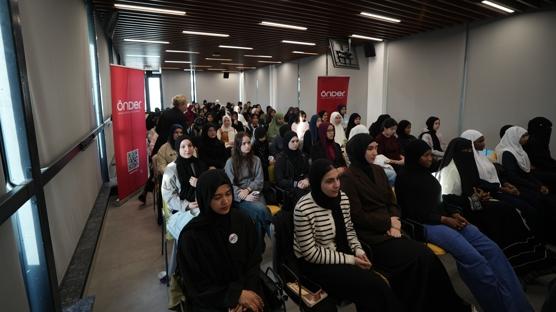 Lise ��rencileri Python sertifikas� ald�