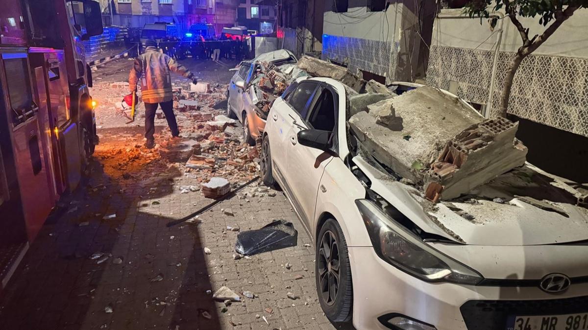 Zeytinburnu'nda korkutan olay: Büyük beton parçaları araçları hurdaya çevirdi