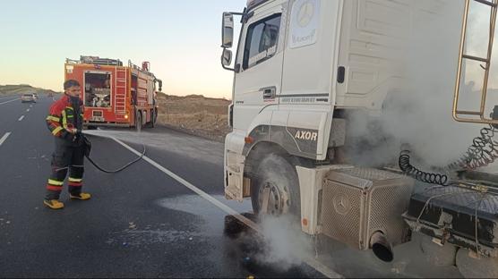 Bing�l'de facian�n e�i�inden d�n�ld�: Seyir halindeki t�rda yang�n pani�i