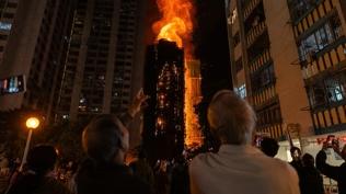 Hong Kong'da yang�n facias�: Can kayb� 161'e ��kt�