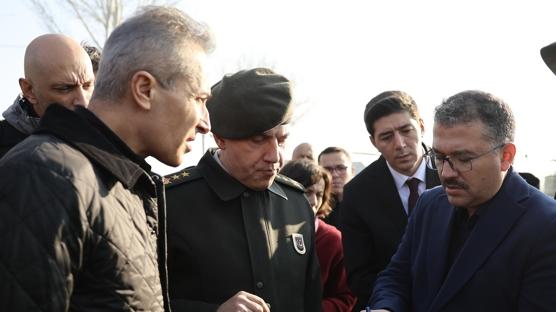 I�d�r Valisi Turan, Ermenistan s�n�r�ndaki Alican S�n�r Kap�s�'nda inceleme yapt�