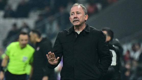 'Bomba elimde patlad�'