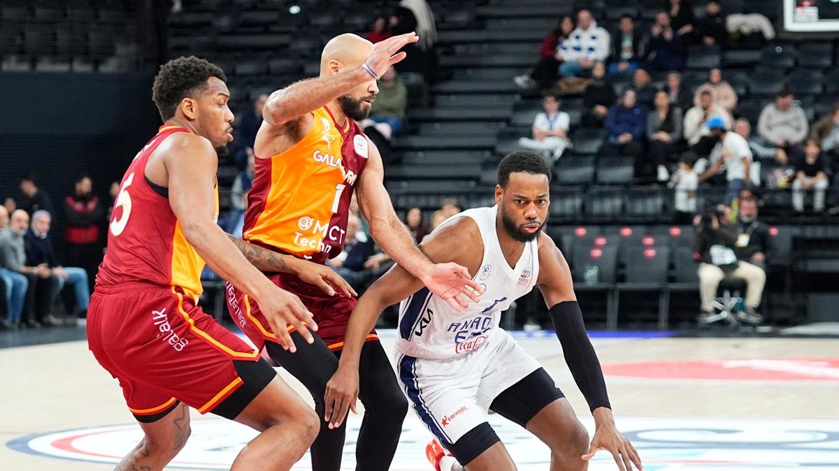 Anadolu Efes, Galatasaray'� devirdi