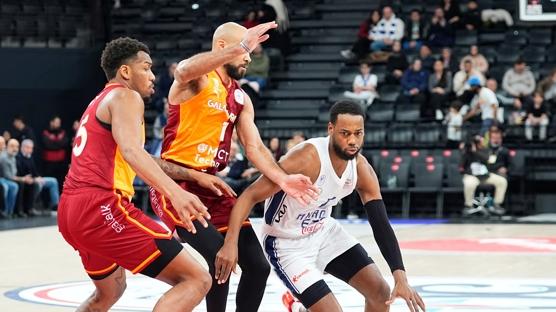Anadolu Efes, Galatasaray'� devirdi