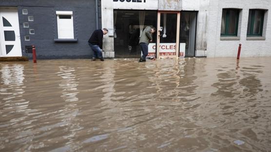 Fransa'da ya���lardan sonra turuncu alarm verildi