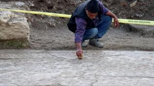 Hatay'da enkaz alt�ndan tarih ��kt�